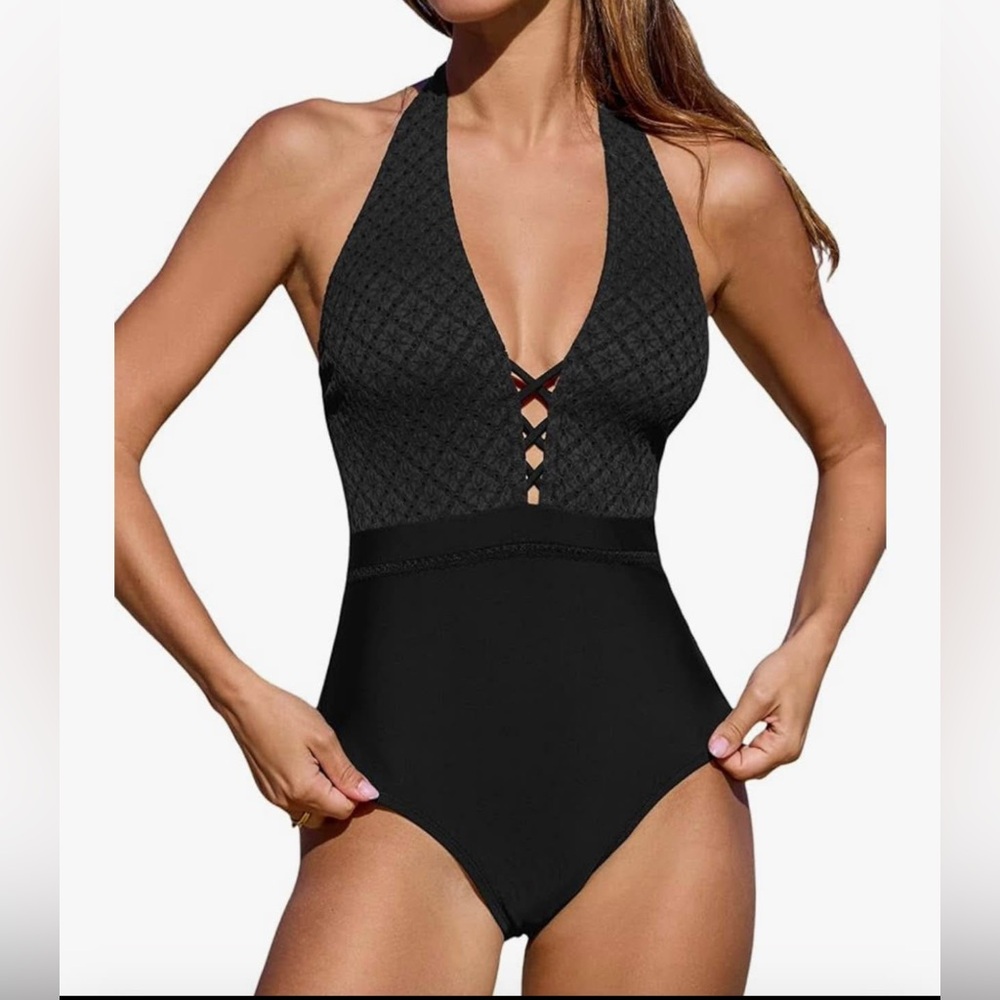 Cupshe Black Textured One-Piece Swimsuit